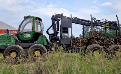 JOHN DEERE 1210E